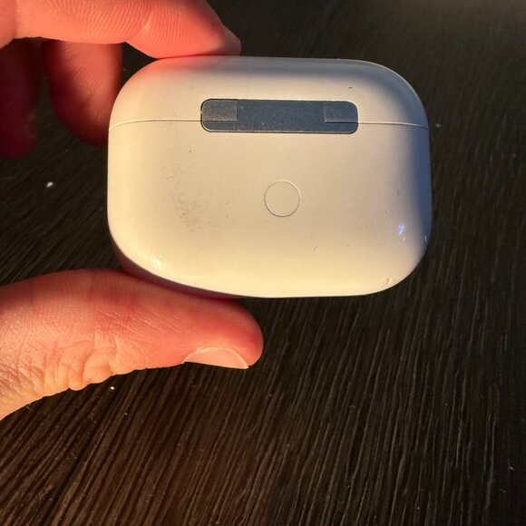 AirPods Pro 1st Generation - Picture 2 of 3